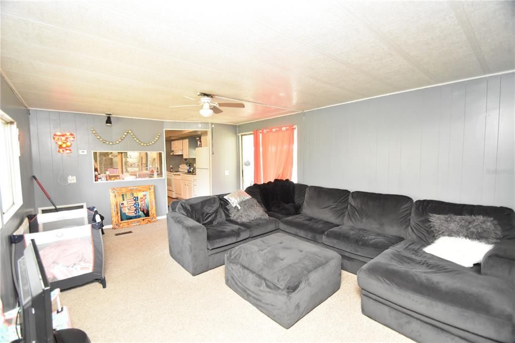 For Sale: $195,000 (3 beds, 2 baths, 840 Square Feet)