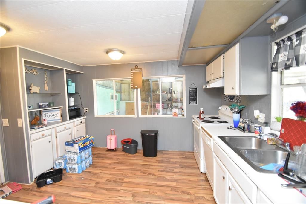 For Sale: $195,000 (3 beds, 2 baths, 840 Square Feet)