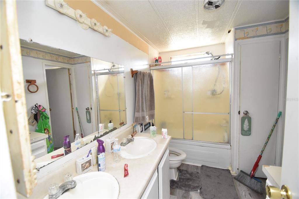 For Sale: $195,000 (3 beds, 2 baths, 840 Square Feet)