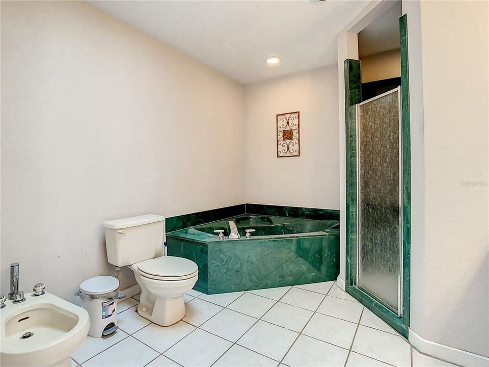 Под контрактом: $550,000 (3 спален, 2 ванн, 1646 Квадратных фут)