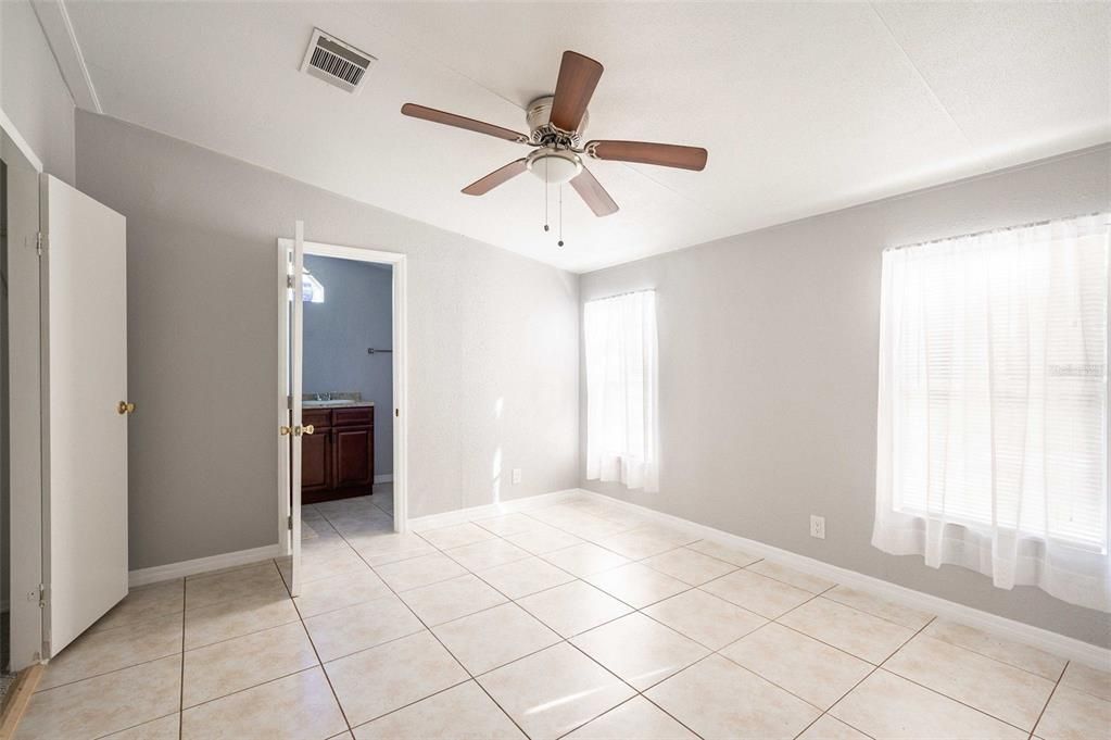 Active With Contract: $193,000 (3 beds, 2 baths, 1152 Square Feet)