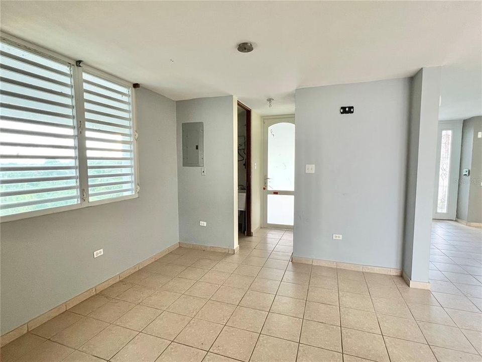 Activo con contrato: $247,000 (4 camas, 2 baños, 1500 Pies cuadrados)