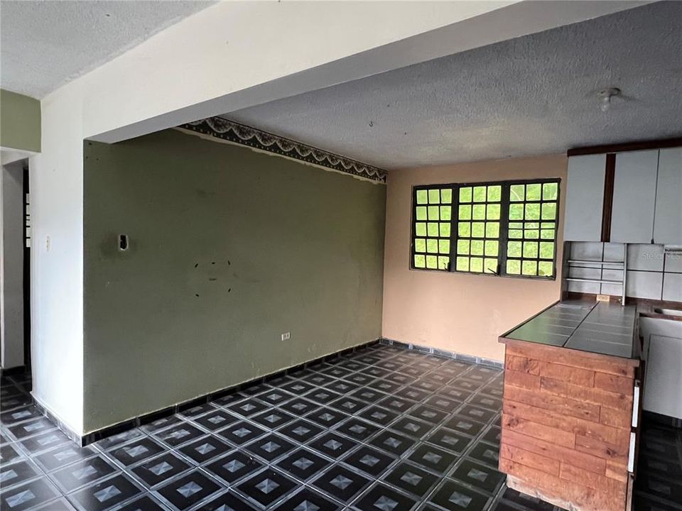 Vendido Recientemente: $132,000 (3 camas, 2 baños, 1456 Pies cuadrados)