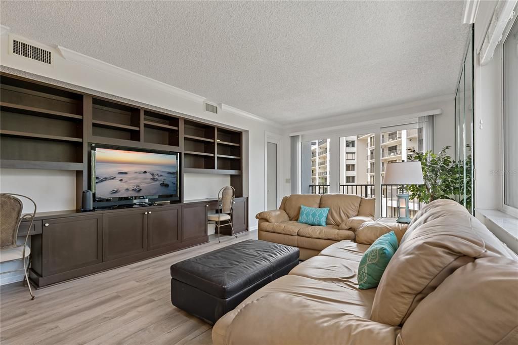 Largo family room with built in bookshelp & desk