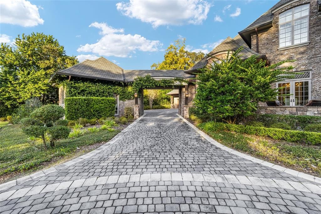 Recently Sold: $3,950,000 (6 beds, 7 baths, 11370 Square Feet)