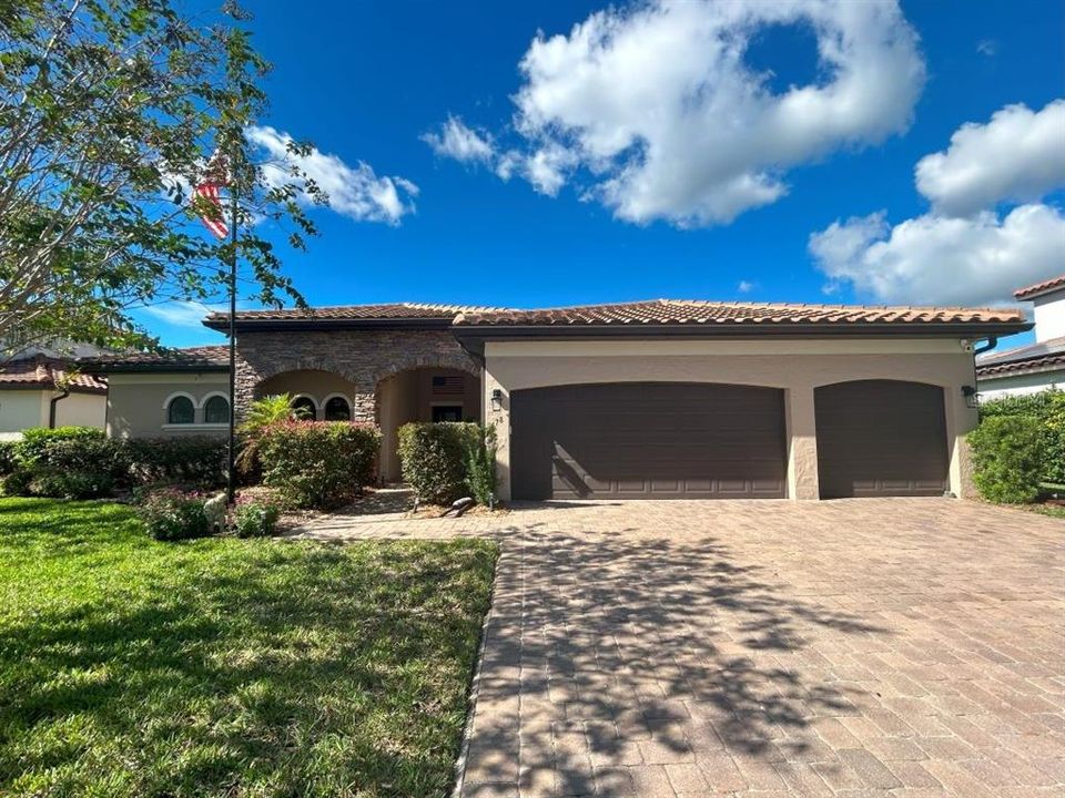 Recently Sold: $595,000 (4 beds, 3 baths, 2737 Square Feet)