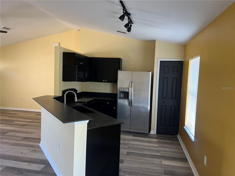 Recently Rented: $1,995 (3 beds, 2 baths, 1212 Square Feet)
