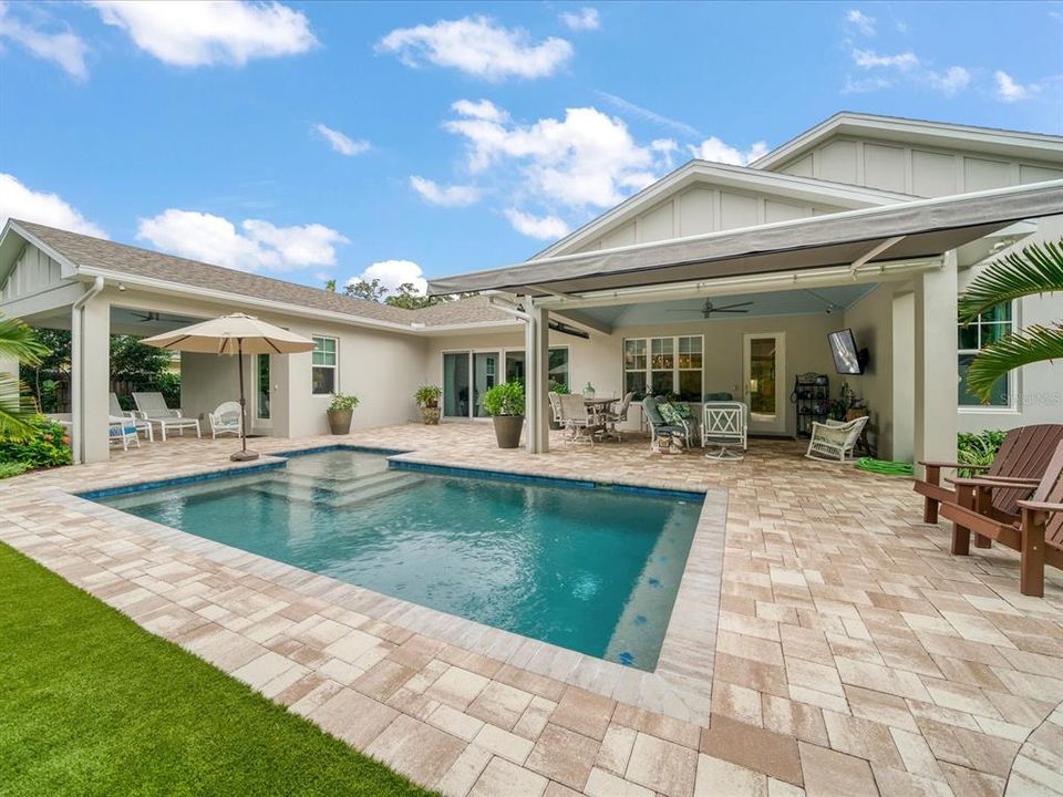 Recently Sold: $1,900,000 (4 beds, 3 baths, 2700 Square Feet)