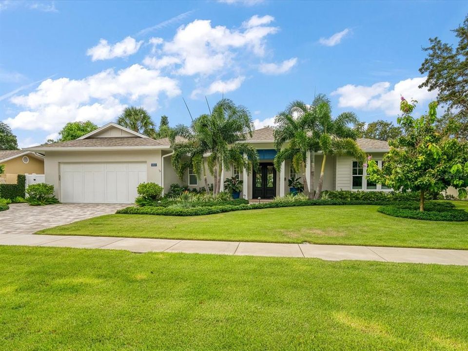 Recently Sold: $1,900,000 (4 beds, 3 baths, 2700 Square Feet)