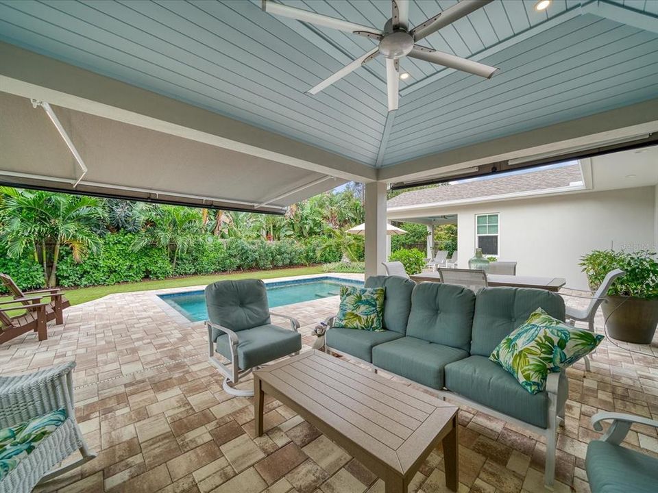 Recently Sold: $1,900,000 (4 beds, 3 baths, 2700 Square Feet)