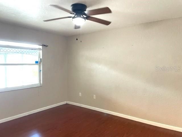 Recently Rented: $3,000 (3 beds, 2 baths, 1542 Square Feet)