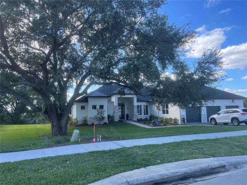 Recently Sold: $1,033,100 (3 beds, 2 baths, 2586 Square Feet)