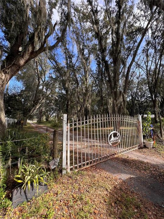 Vendido Recientemente: $225,000 (2.43 acres)
