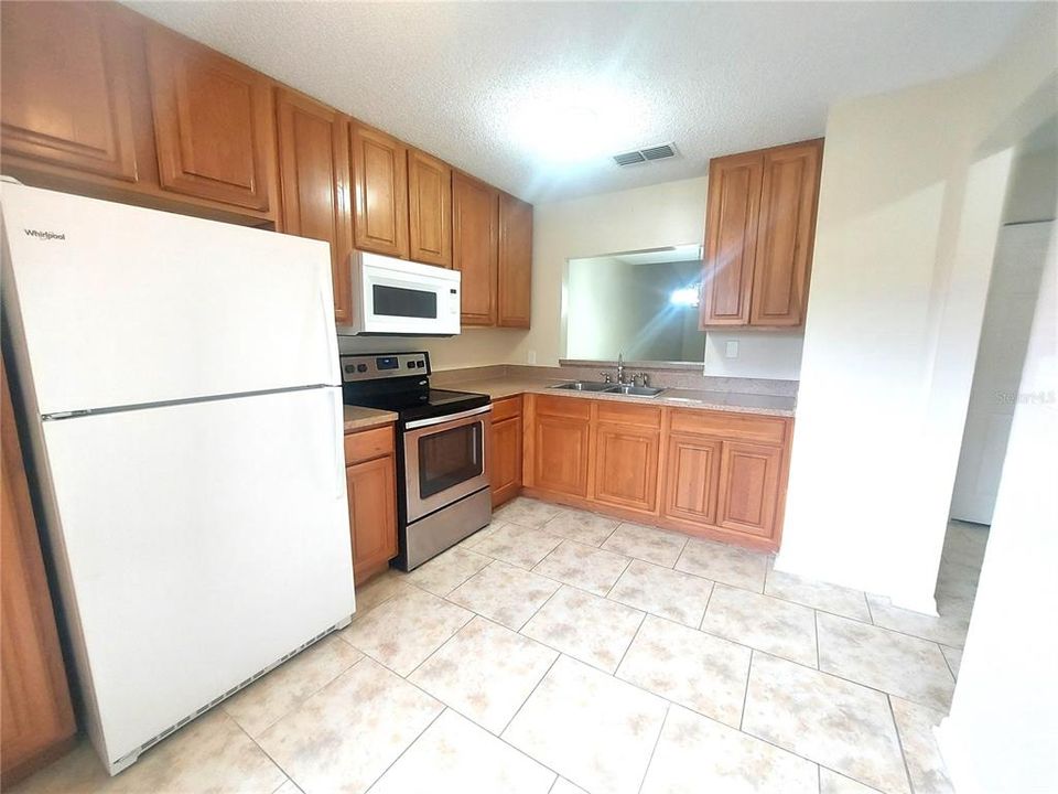 Recently Rented: $1,650 (2 beds, 2 baths, 1074 Square Feet)