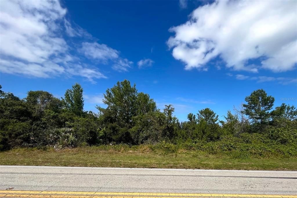 На продажу: $99,900 (0.83 acres)