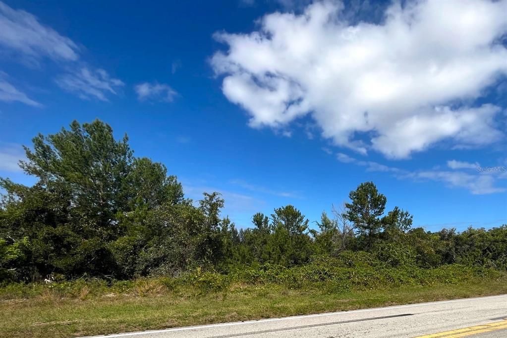 На продажу: $99,900 (0.83 acres)