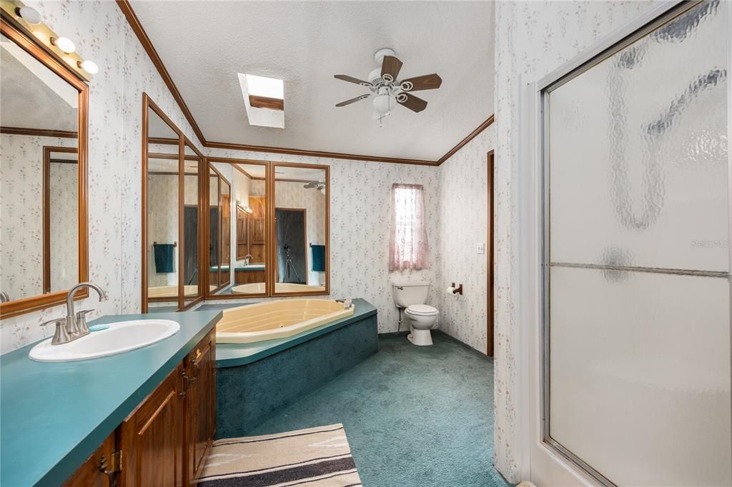 Vendido Recientemente: $309,900 (3 camas, 2 baños, 1961 Pies cuadrados)