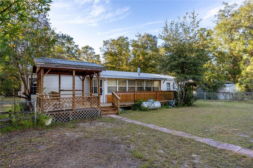 Recently Sold: $309,900 (3 beds, 2 baths, 1961 Square Feet)