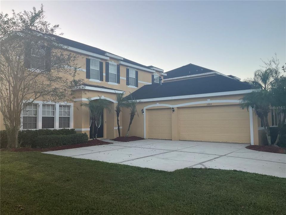 最近租的: $3,015 (5 贝兹, 3 浴室, 3242 平方英尺)