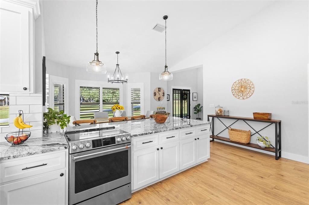 Recently Sold: $1,075,000 (3 beds, 2 baths, 3259 Square Feet)
