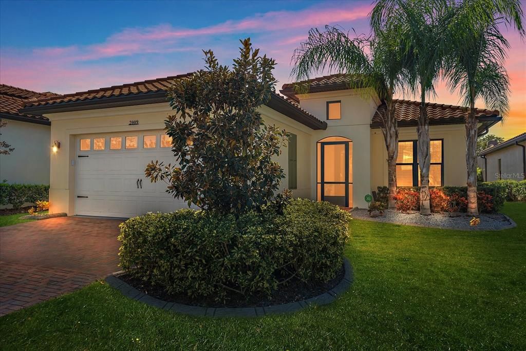 Recently Sold: $784,000 (3 beds, 2 baths, 2230 Square Feet)