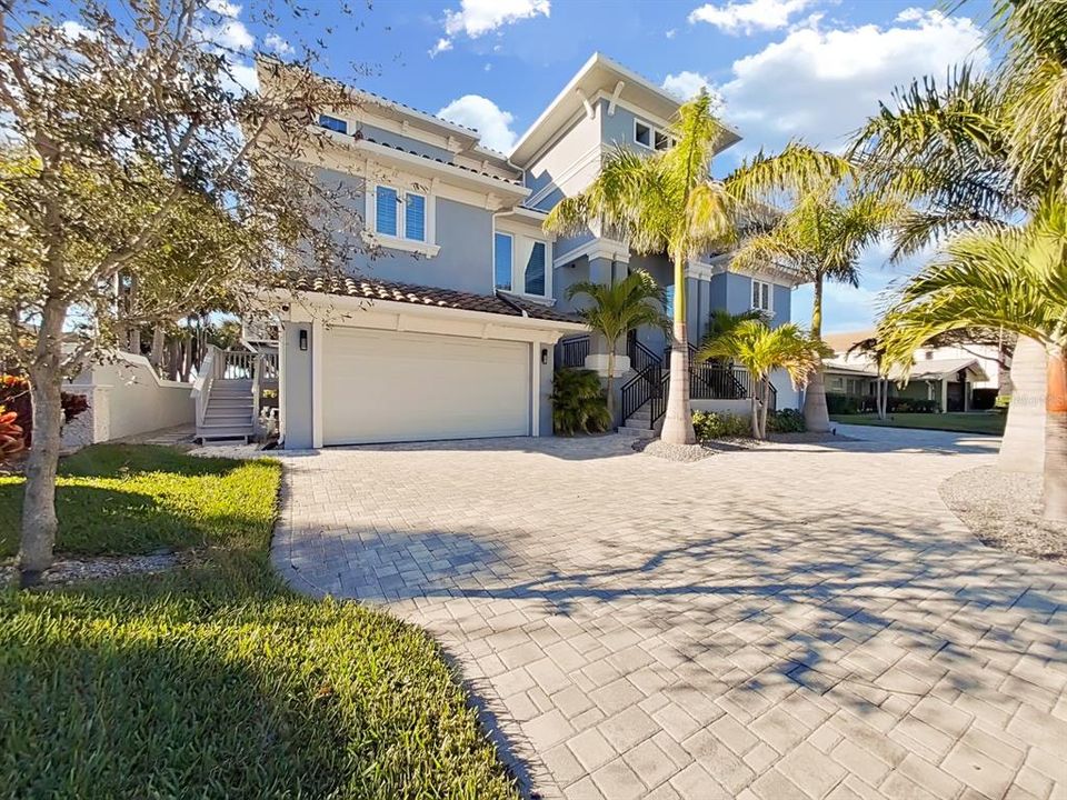 Recently Sold: $4,300,000 (5 beds, 4 baths, 4954 Square Feet)