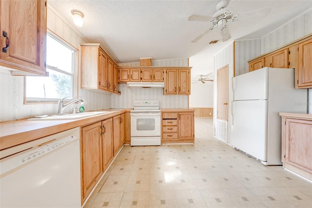 Recently Sold: $185,000 (3 beds, 2 baths, 1512 Square Feet)