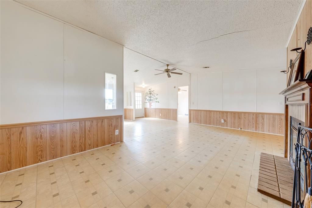 Recently Sold: $185,000 (3 beds, 2 baths, 1512 Square Feet)