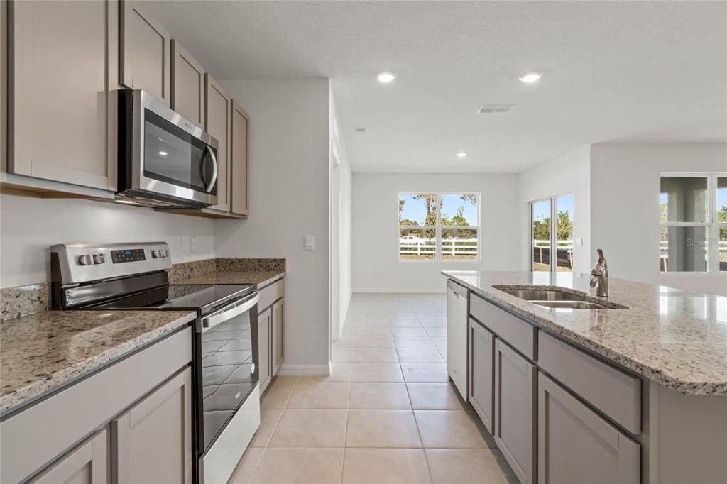 Recently Sold: $443,990 (3 beds, 2 baths, 1672 Square Feet)