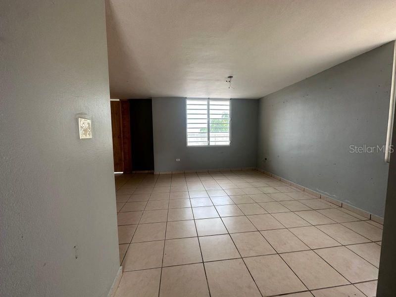 Vendido Recientemente: $239,000 (4 camas, 2 baños, 1710 Pies cuadrados)