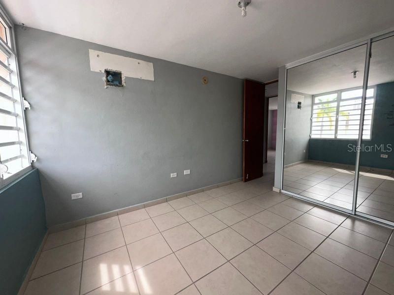 Vendido Recientemente: $239,000 (4 camas, 2 baños, 1710 Pies cuadrados)