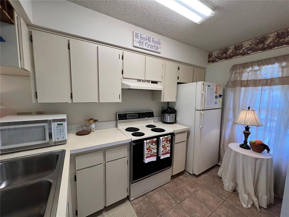 Recently Sold: $158,000 (2 beds, 1 baths, 835 Square Feet)