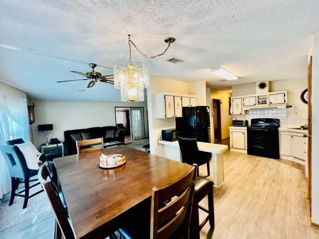 Recently Sold: $134,900 (2 beds, 2 baths, 1336 Square Feet)