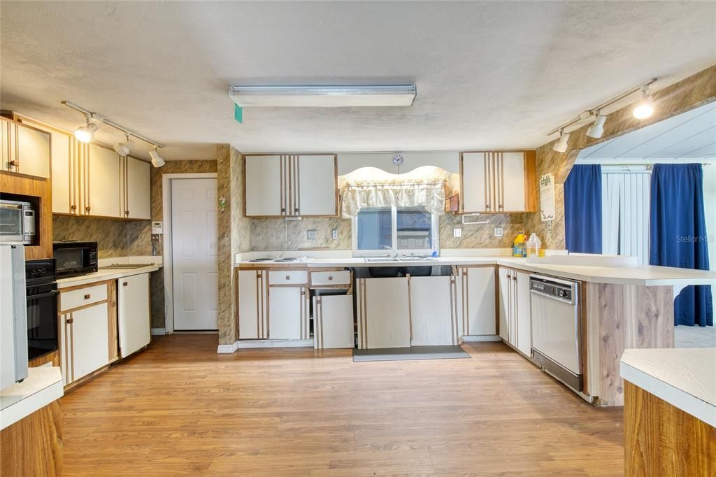 Recently Sold: $80,000 (3 beds, 2 baths, 1456 Square Feet)