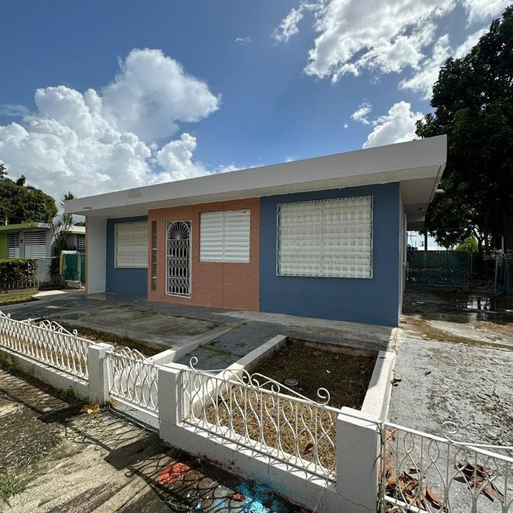 最近售出: $96,500 (3 贝兹, 1 浴室, 1280 平方英尺)