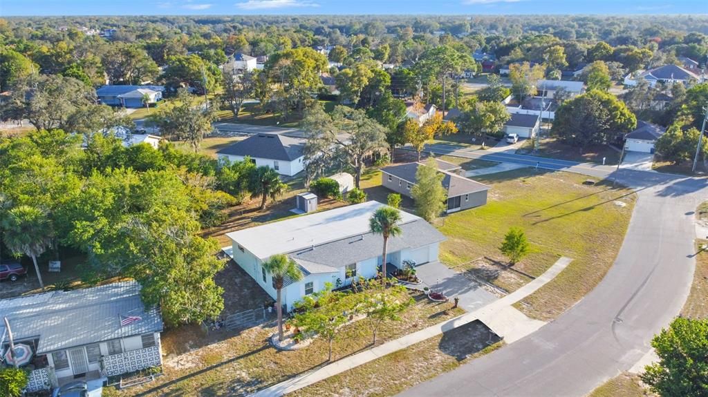 Recently Sold: $299,500 (3 beds, 2 baths, 2016 Square Feet)