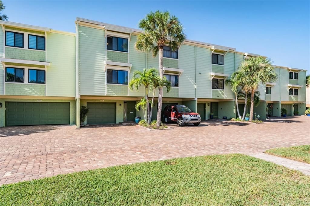 Single car garage with additional outside parking space