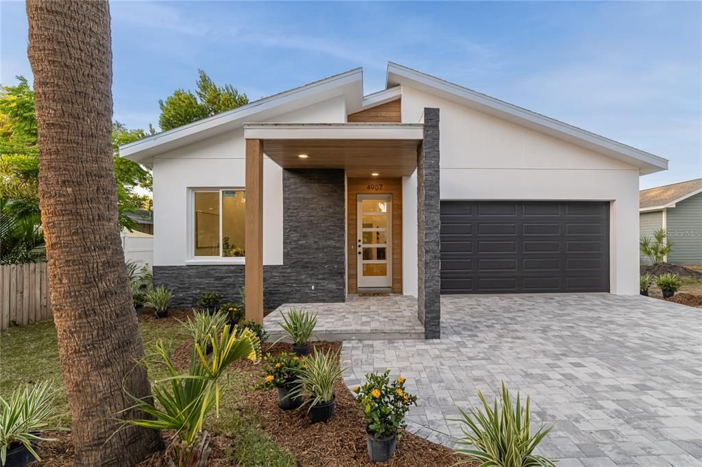 Recently Sold: $847,850 (3 beds, 2 baths, 1915 Square Feet)