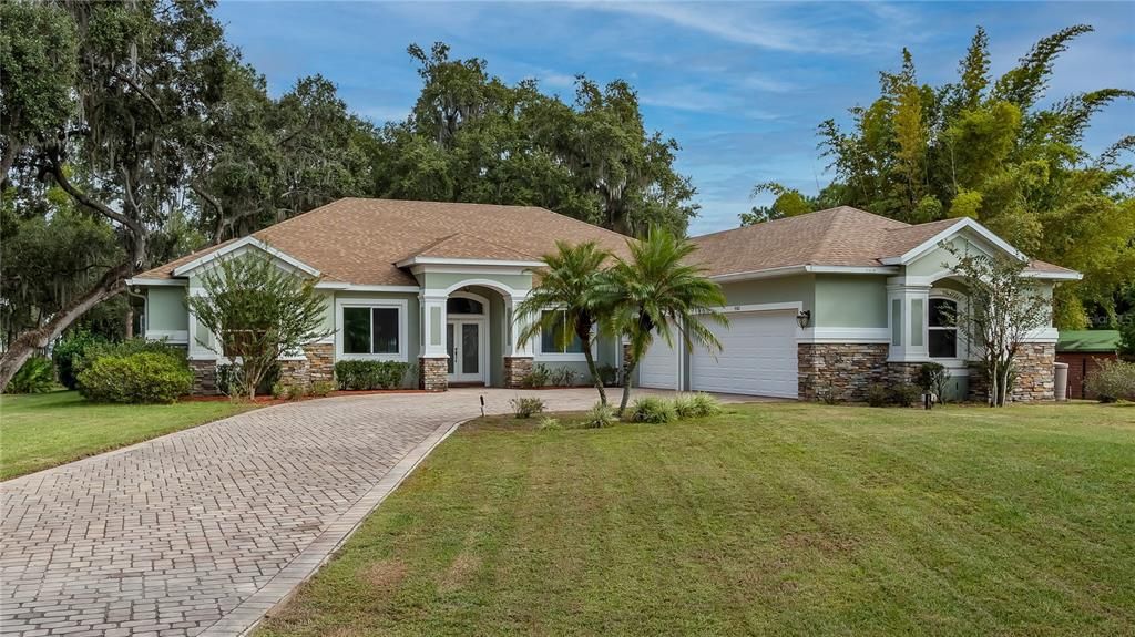 Recently Sold: $750,000 (3 beds, 2 baths, 2811 Square Feet)