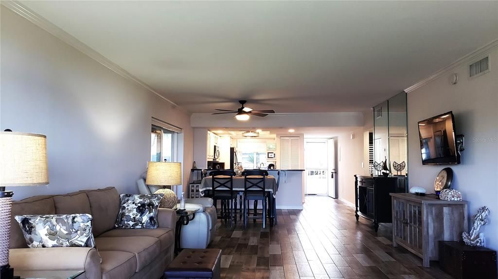 Recently Sold: $535,000 (2 beds, 2 baths, 1405 Square Feet)