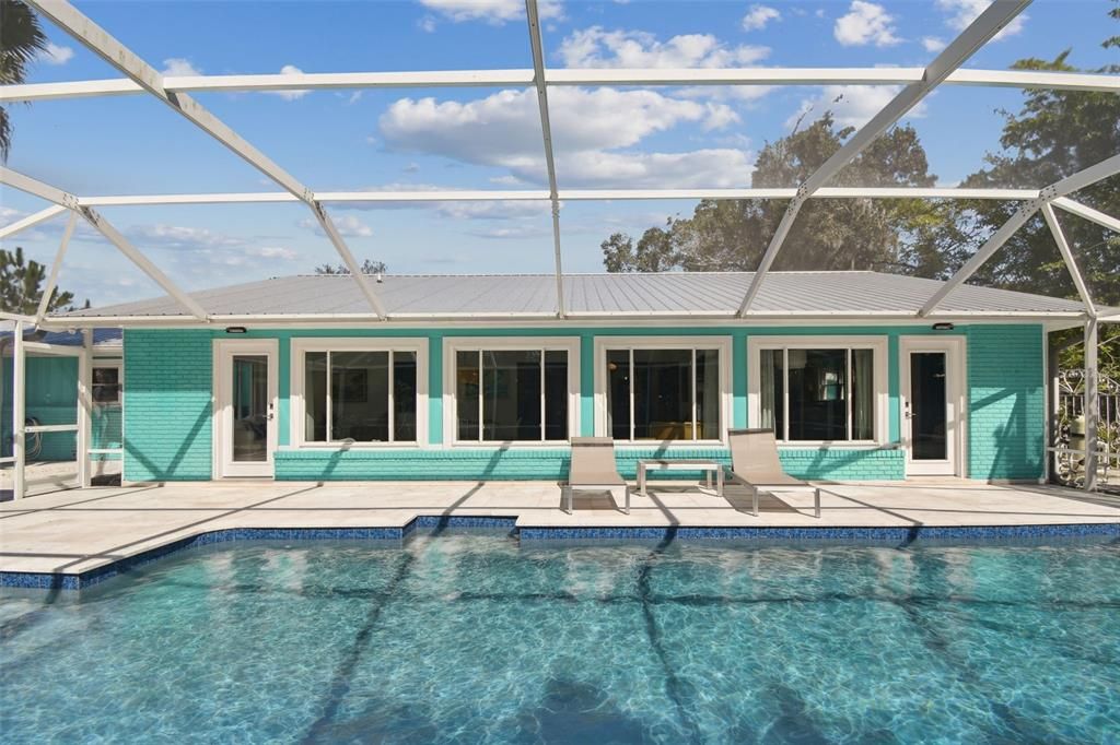 Large pool with loungers