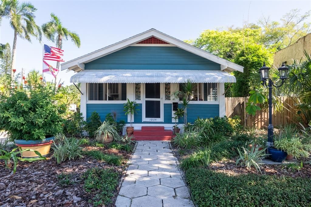 Recently Sold: $650,000 (3 beds, 1 baths, 1316 Square Feet)