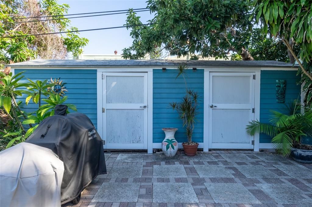 Recently Sold: $650,000 (3 beds, 1 baths, 1316 Square Feet)