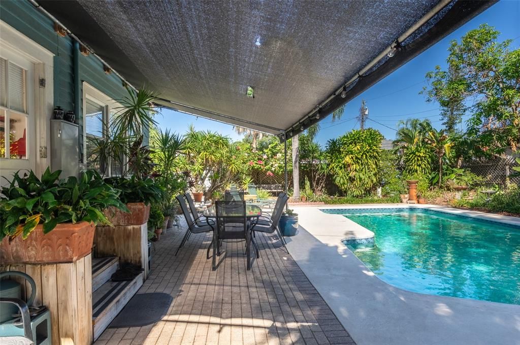Recently Sold: $650,000 (3 beds, 1 baths, 1316 Square Feet)
