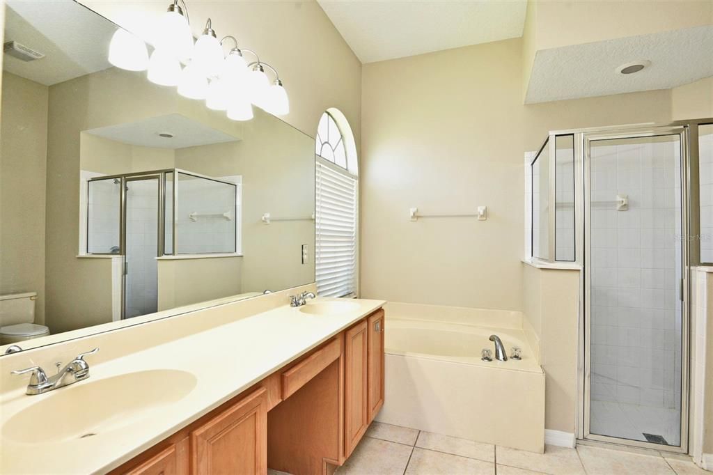 For Sale: $399,900 (4 beds, 2 baths, 1914 Square Feet)