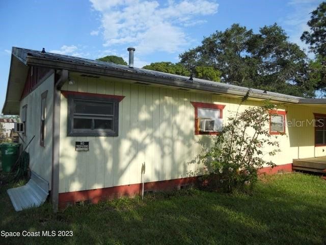 Recently Sold: $110,000 (3 beds, 2 baths, 1464 Square Feet)