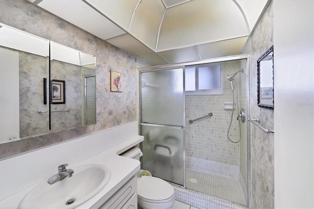 出租: $3,000 (2 贝兹, 2 浴室, 1007 平方英尺)