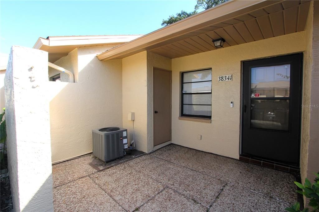 Active With Contract: $142,900 (2 beds, 1 baths, 921 Square Feet)