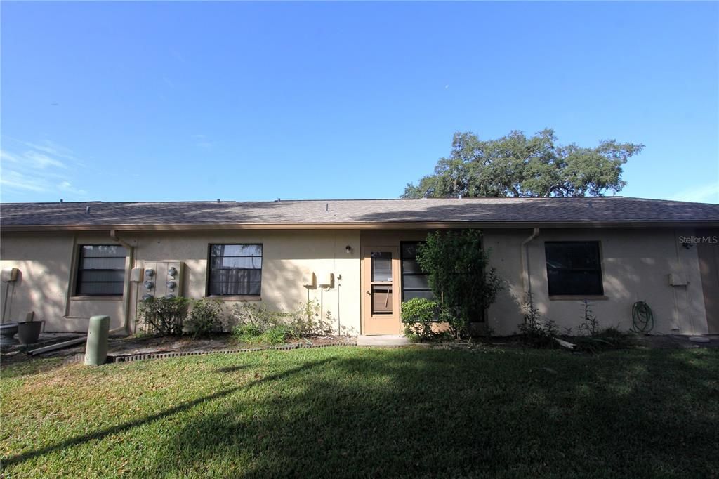 Active With Contract: $142,900 (2 beds, 1 baths, 921 Square Feet)