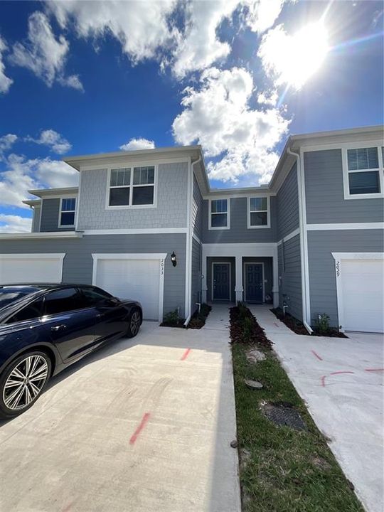 Recently Rented: $2,300 (3 beds, 2 baths, 1907 Square Feet)